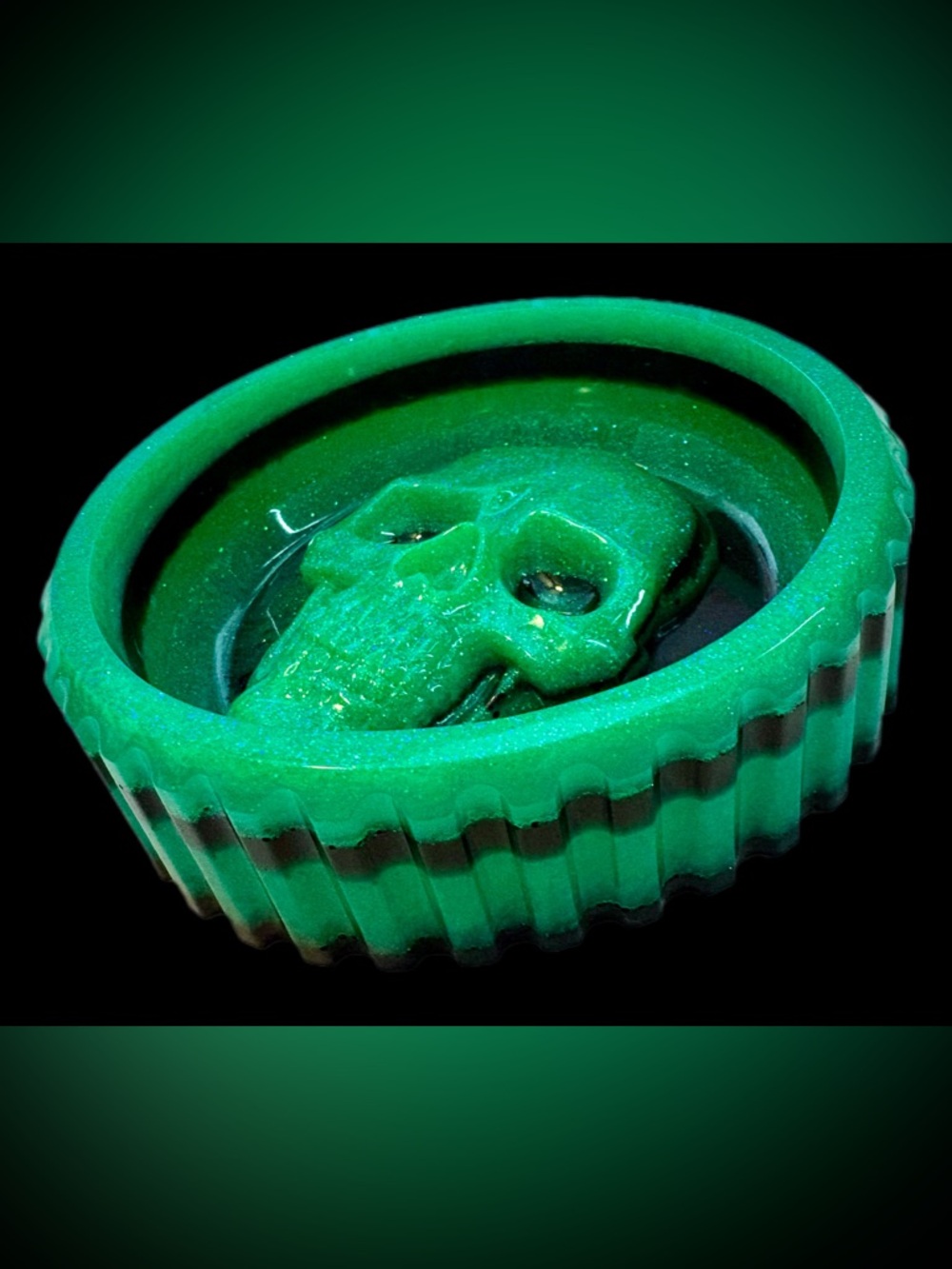 Handmade Resin Skull Trinket Tray / Ashtray Neon Green + Black - Picture 2 of 5